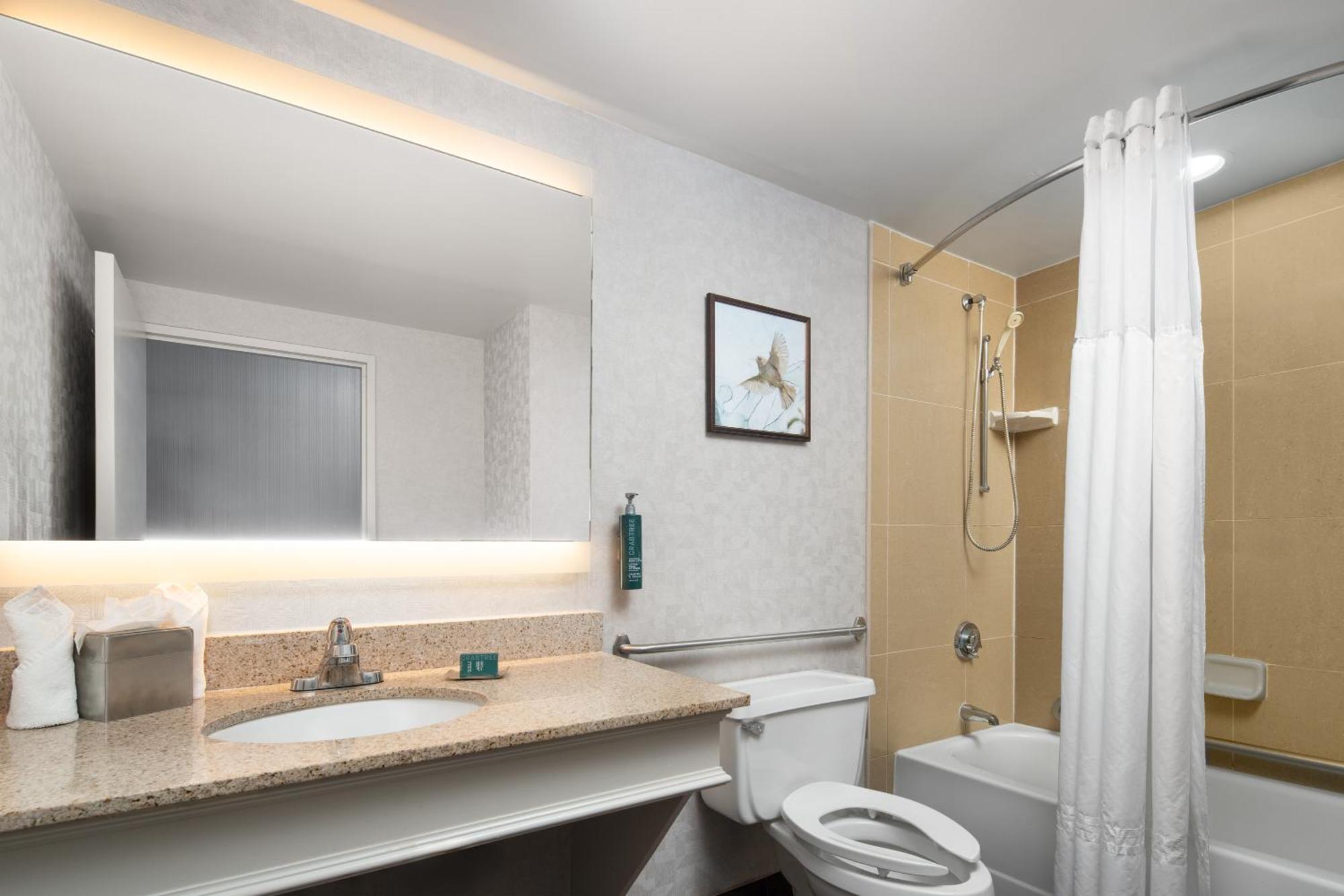Doubletree By Hilton Bradley International Airport Hotel Windsor Locks Exterior photo