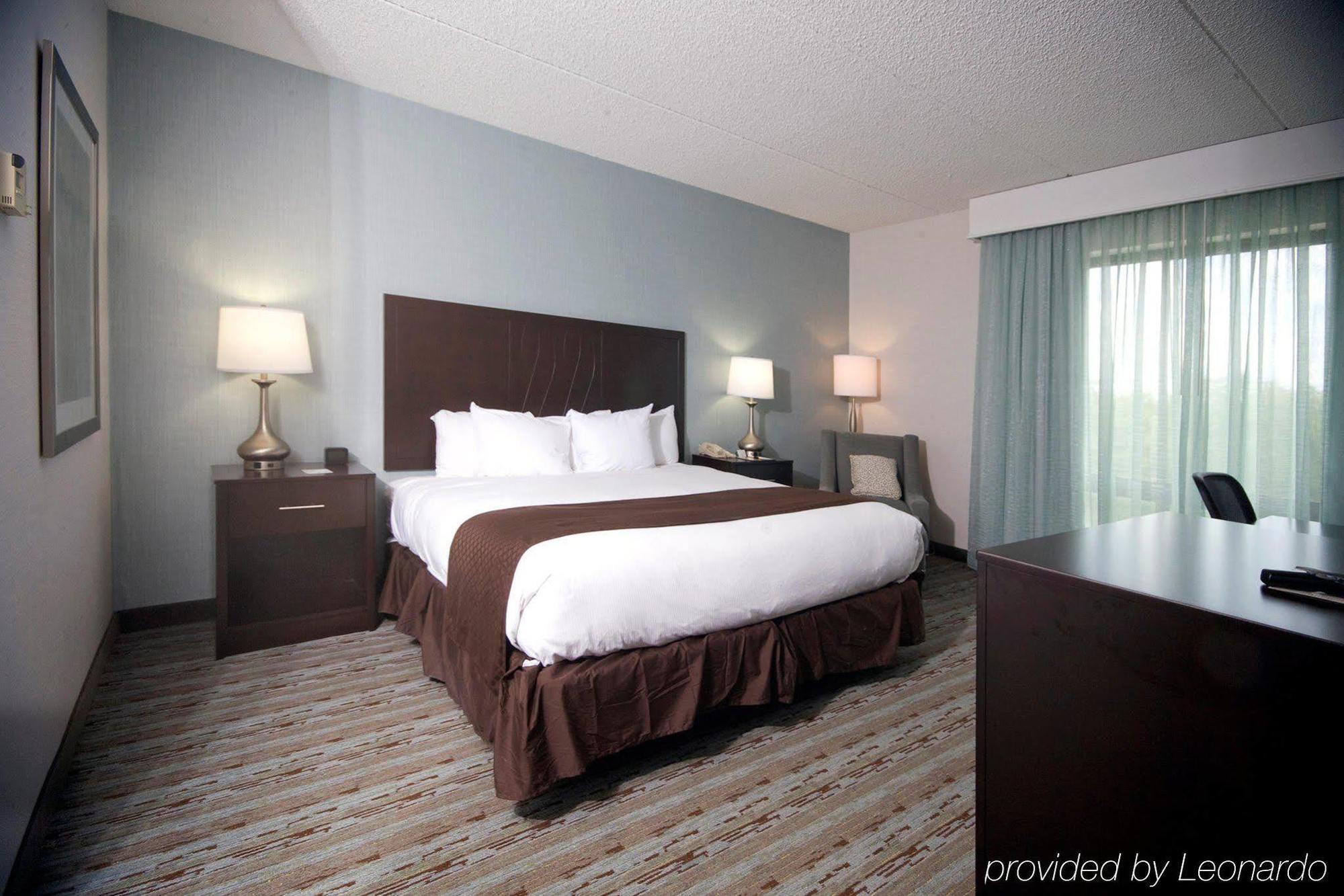 Doubletree By Hilton Bradley International Airport Hotel Windsor Locks Exterior photo