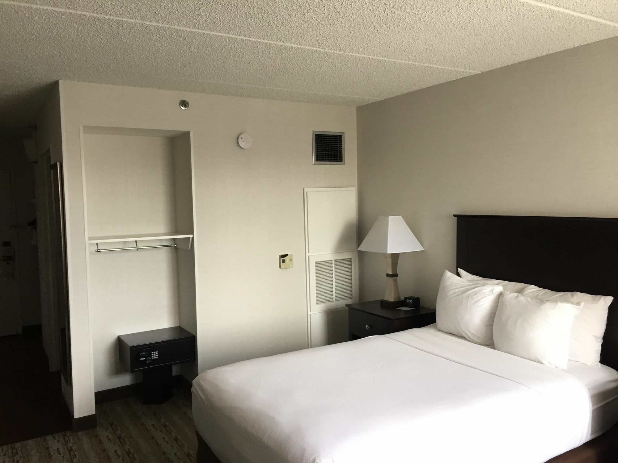 Doubletree By Hilton Bradley International Airport Hotel Windsor Locks Exterior photo